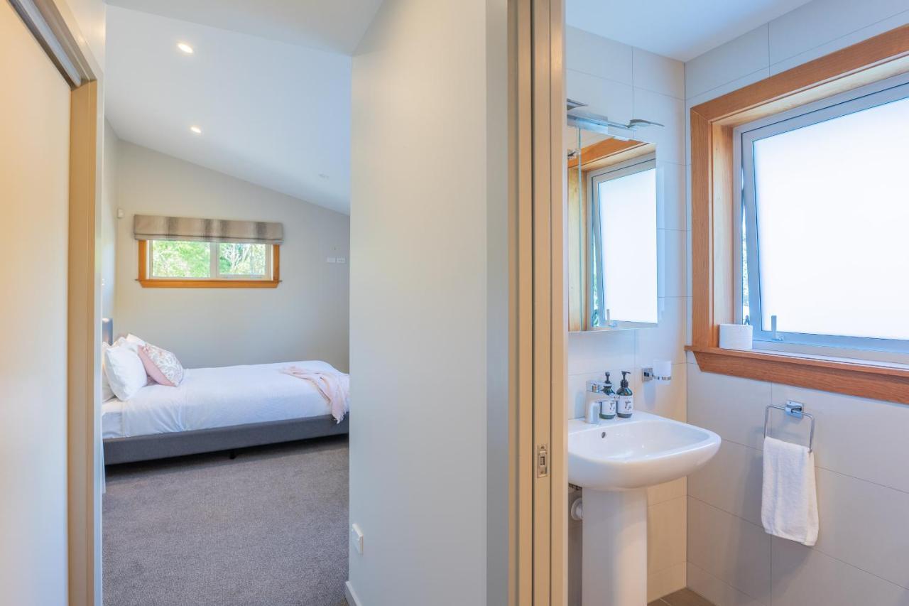 Anam Cara Gardens Luxury Villa Private Bedrooms And Ensuite Bathrooms Sleeps 9 Otaki Luaran gambar