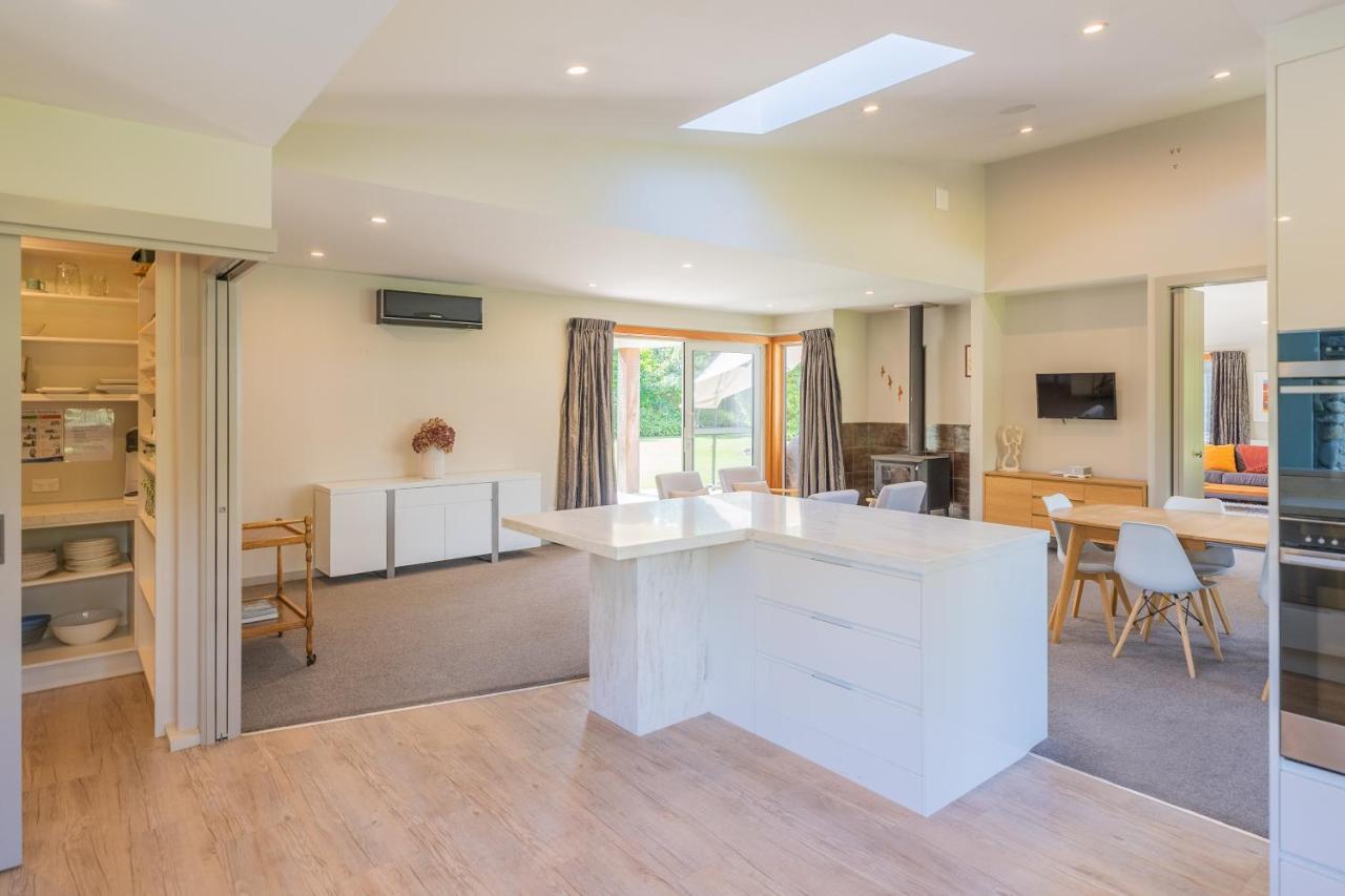 Anam Cara Gardens Luxury Villa Private Bedrooms And Ensuite Bathrooms Sleeps 9 Otaki Luaran gambar