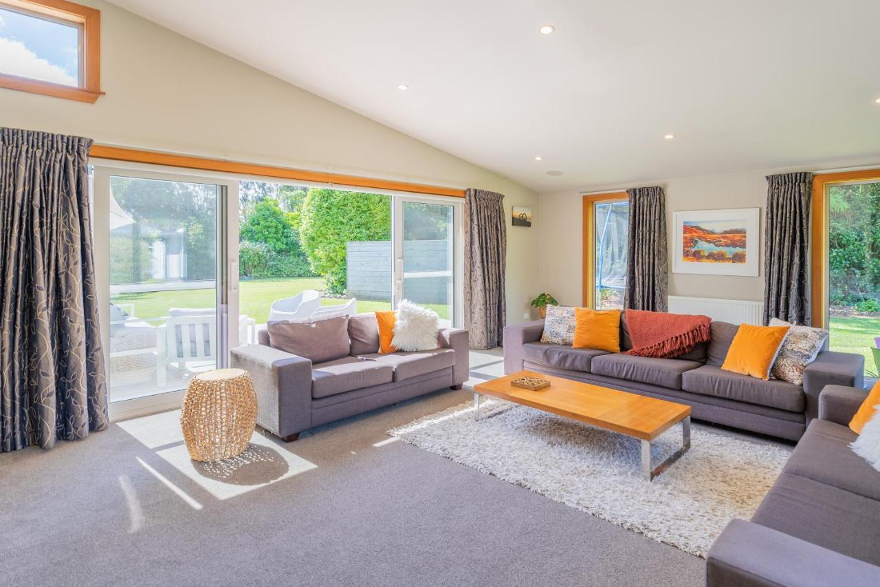 Anam Cara Gardens Luxury Villa Private Bedrooms And Ensuite Bathrooms Sleeps 9 Otaki Luaran gambar