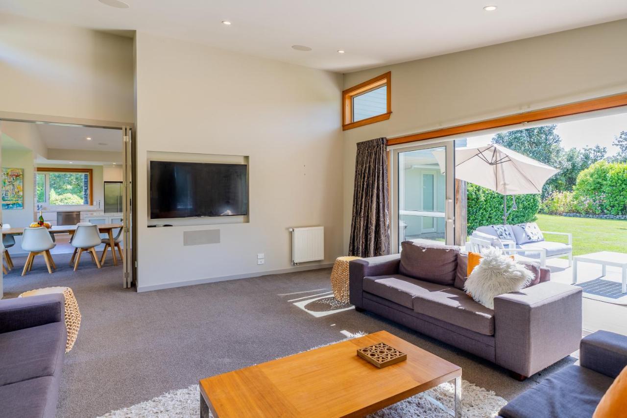 Anam Cara Gardens Luxury Villa Private Bedrooms And Ensuite Bathrooms Sleeps 9 Otaki Luaran gambar