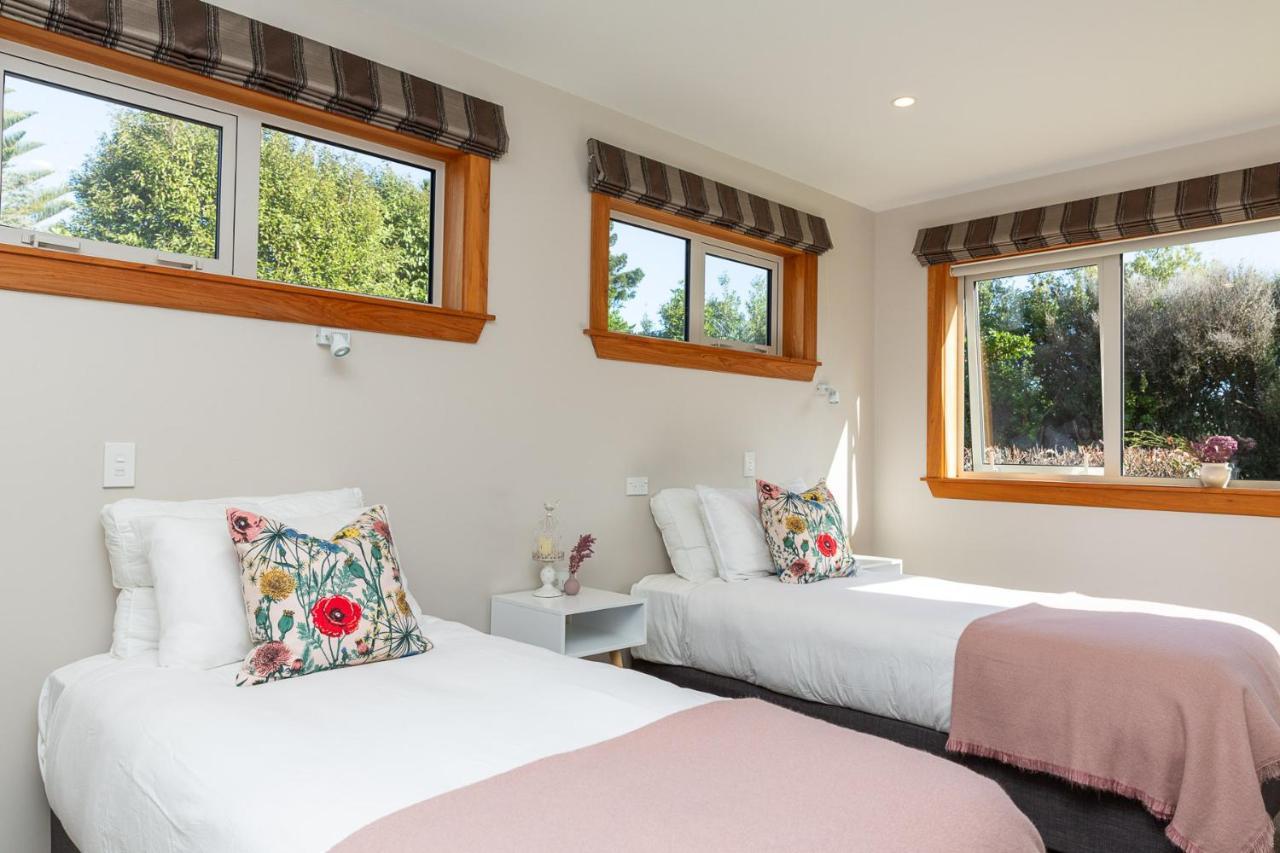 Anam Cara Gardens Luxury Villa Private Bedrooms And Ensuite Bathrooms Sleeps 9 Otaki Luaran gambar