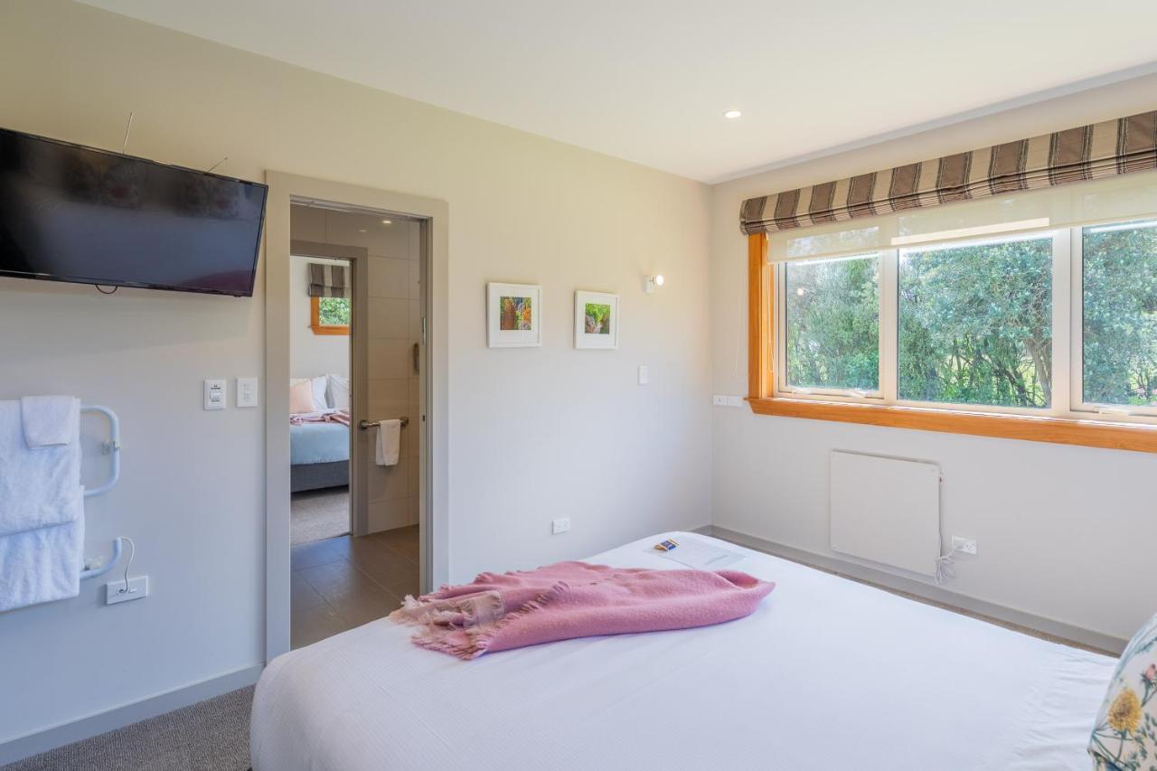 Anam Cara Gardens Luxury Villa Private Bedrooms And Ensuite Bathrooms Sleeps 9 Otaki Luaran gambar